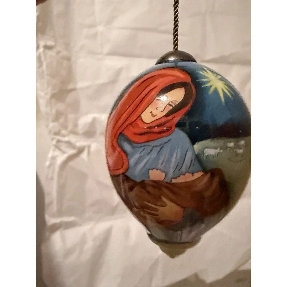 Ne'Qwa Art glass ornament Mother Mary